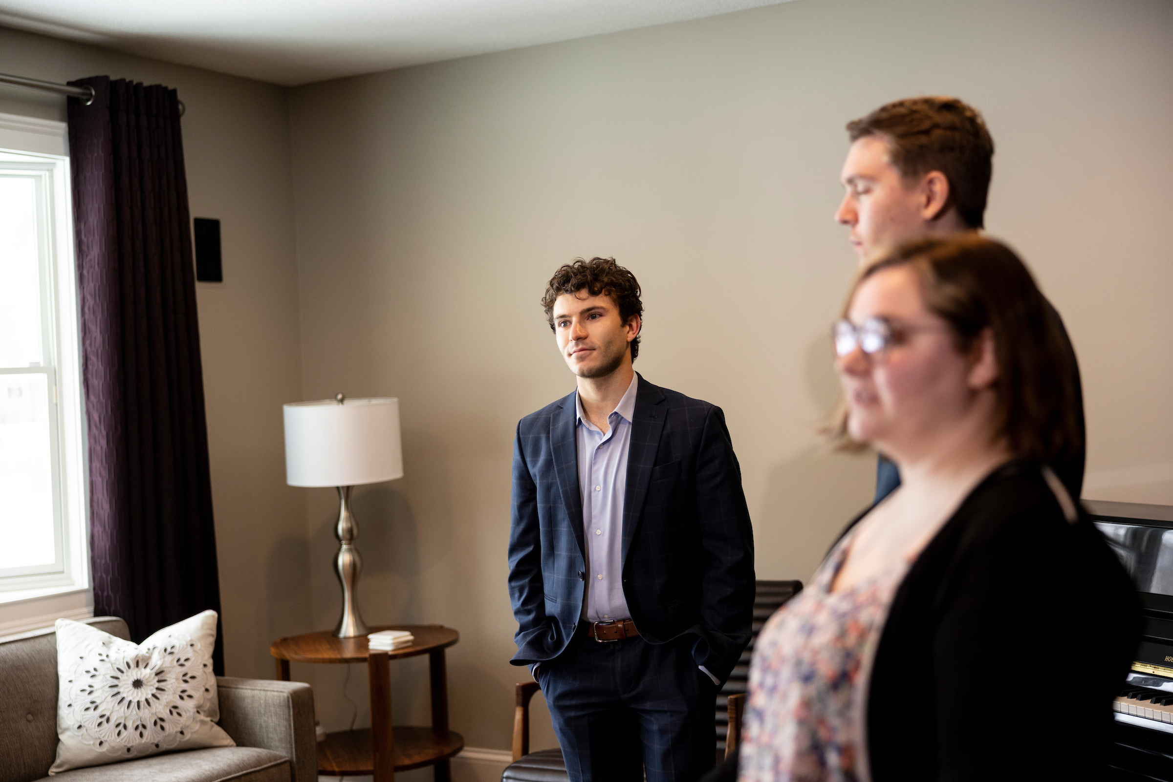 30264451A (02/21/22) - REA - Isaac Teplinsky, a realtor with Coldwell Banker Realty, shows a shows to Mallory &amp; Mark Schauer in Bloomington, Minn., on Monday, February 21, 2022. 

(Jenn Ackerman for The New York Times) 
@ackermangruber